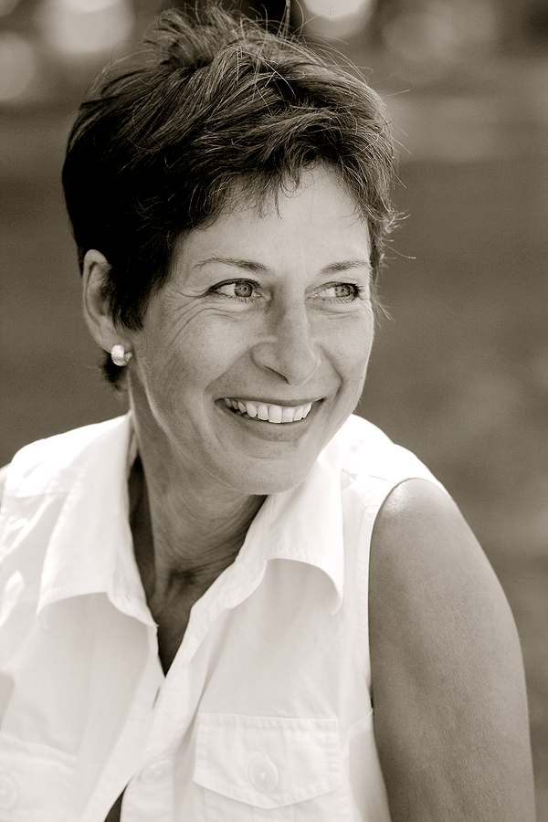 A Comprehensive Guide to Dental Implants: The Key to Lasting Oral Health Across Age Groups